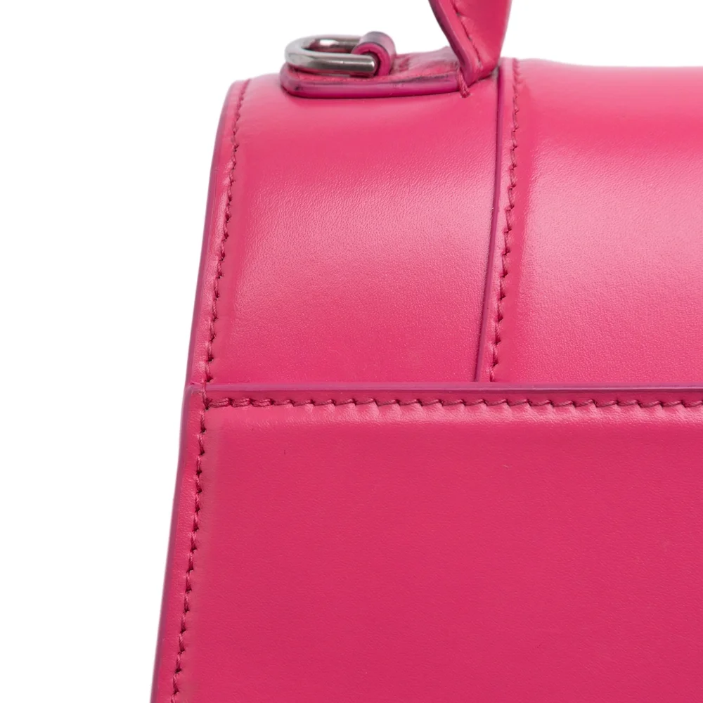 Balenciaga hourglass features